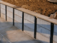 ������α