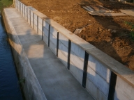 ������α